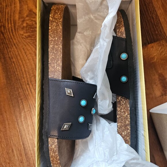 Women's Western Slide Sandals - Picture 2 of 4